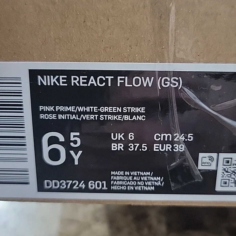 Nike React flow Youth Sneakers Size 6.5 Youth fits Woman's sz 8